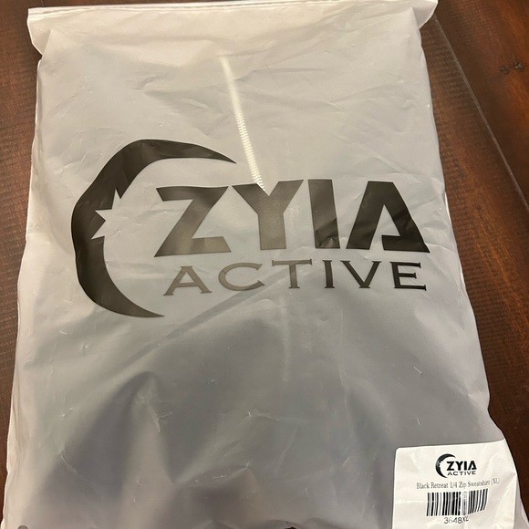 Zyia Black Retreat 1/4 Zip Hoodie - Picture 3 of 3